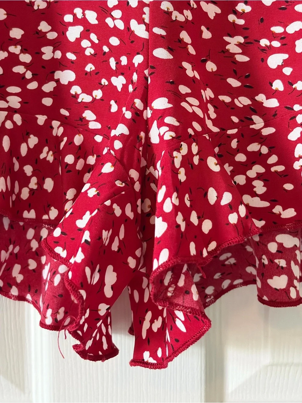 SHEIN Red Halter V-Neck Printed Romper ties around the neck - Picture 4 of 8